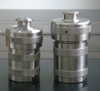 供應(yīng)減壓蒸餾反應(yīng)釜,酯化縮聚反應(yīng)釜,廠家{sx}威海環(huán)宇化機