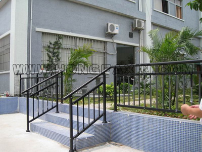 柵欄東莞宏發(fā)鋅鋼特殊建材廠家低價(jià)供應(yīng)鋅合金柵欄圍欄