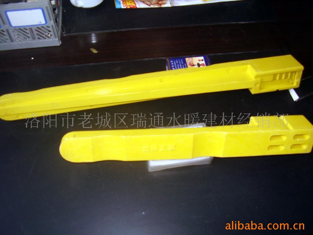 提供玻璃鋼支架|高強(qiáng)度玻璃鋼電纜支架鋼鐵支架、玻璃鋼爬梯，洛陽(yáng)龍祥.