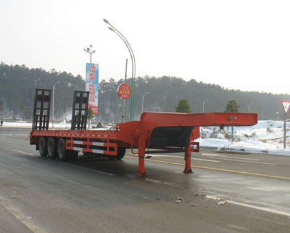 供應(yīng)特種低平板半掛車  重型低平板半掛車 低平板半掛車價(jià)格