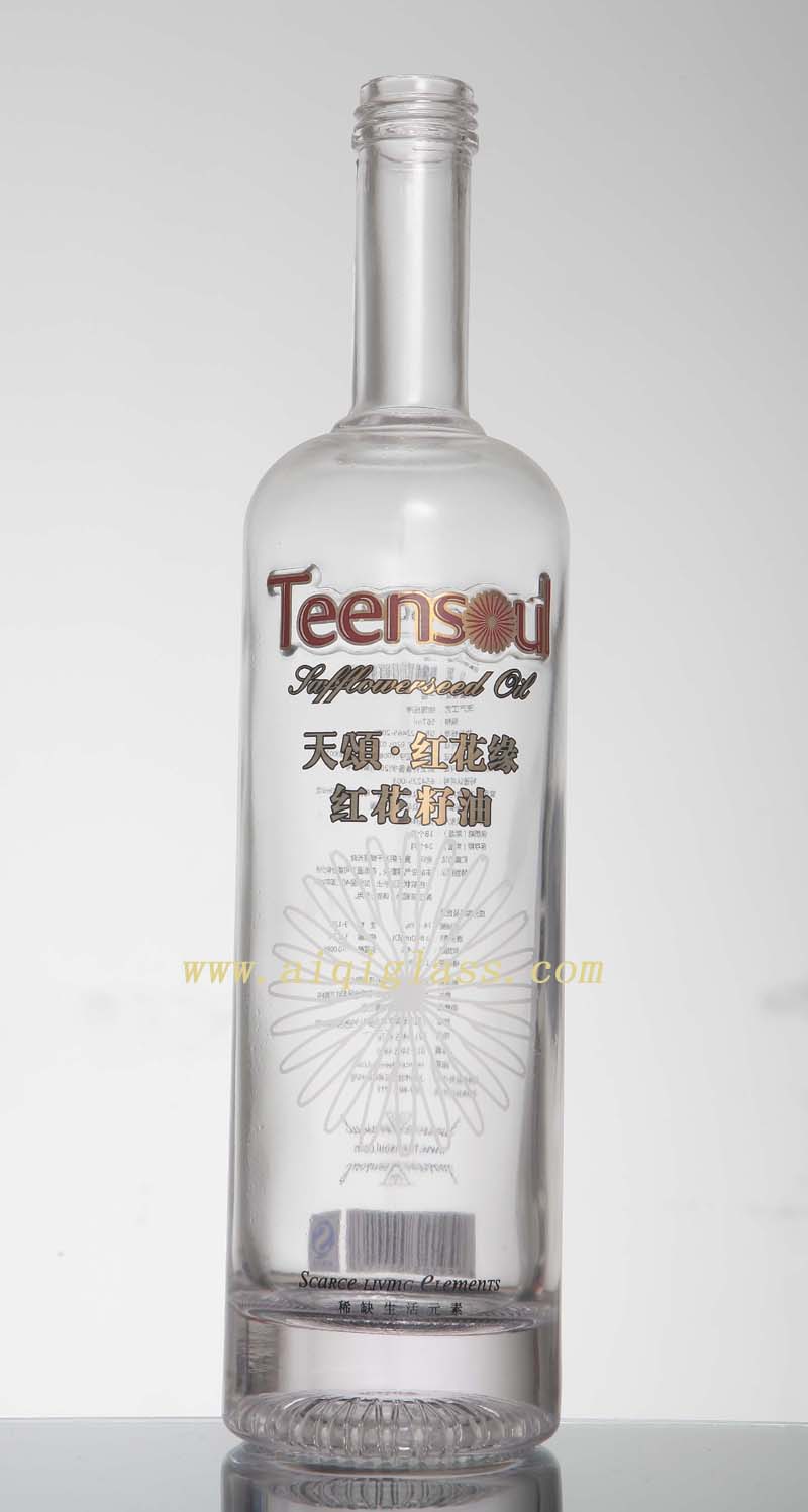 供應700ml伏特加[洋酒瓶][，出口玻璃酒瓶] [酒類包裝瓶]