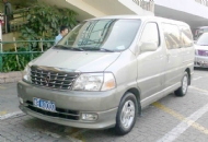 租車去香港機(jī)場(chǎng)，永森83693936提供深圳灣口岸包車到香港機(jī)場(chǎng)