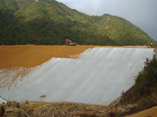 黑龍江省復(fù)合防滲土工膜生產(chǎn)基地,德州華翔