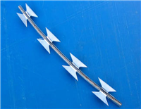 廠家低價供應(yīng)波浪隔離柵/小區(qū)圍欄網(wǎng)聯(lián)系電話：15930873161