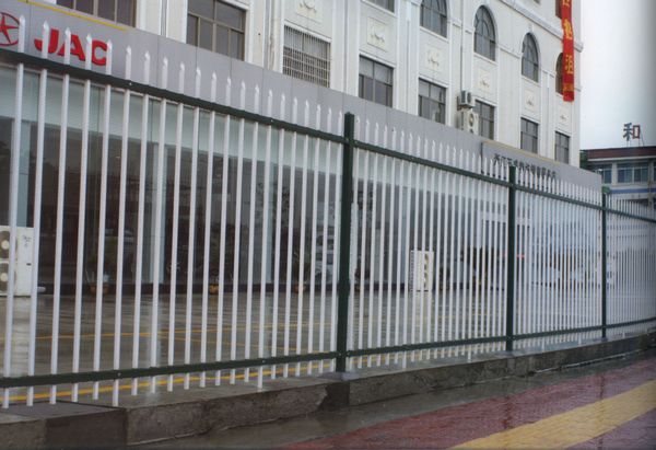 泰安護欄廠家供應鋅鋼護欄，鋅合金陽臺防盜窗，室內防護欄，室內活動防盜窗 空調百葉