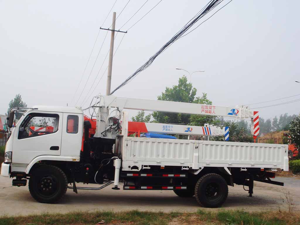 供應(yīng)蘭考吊車新型工程吊車圖片QQ2216020113