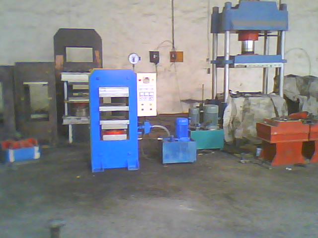 供應(yīng)金屬硅專用磨粉機(jī)鐵合金磨粉機(jī)硅鈣磨粉機(jī)硅鋇磨粉機(jī)高鎂磨粉機(jī)
