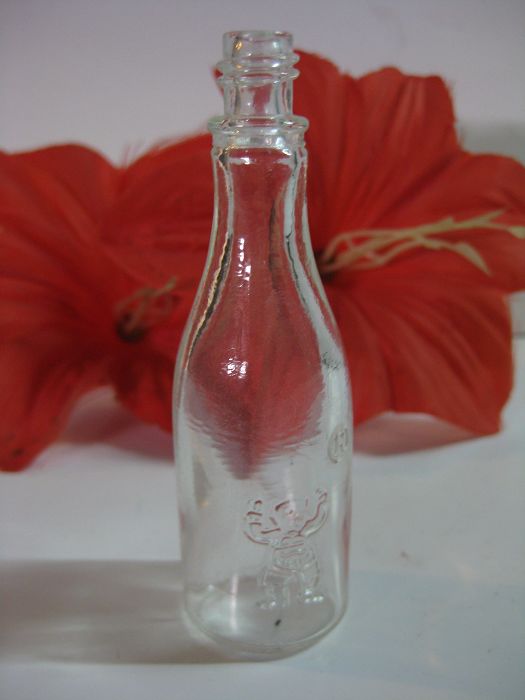 生產(chǎn)五角星香水瓶，紅花油玻璃瓶，有色玻璃瓶，口服液玻璃瓶