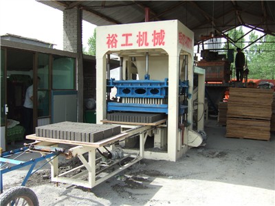 烏蘭察布盟{(lán)gx}空心砌塊機(jī)誠信廠家，砌塊機(jī)特點(diǎn)YG