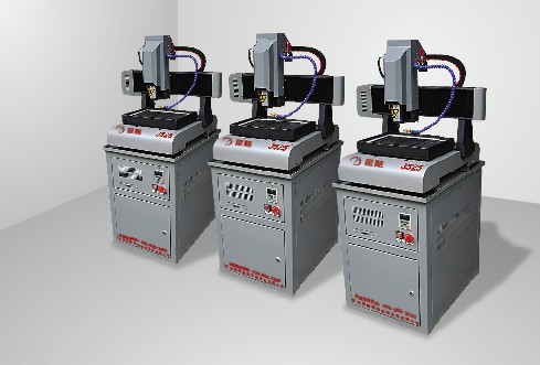 雕刻機(jī)zzy的雕刻機(jī)生產(chǎn)廠家直銷13771898592李經(jīng)理/上海木板打孔雕刻機(jī)/上海家具打孔雕刻機(jī)/{gx}率高速多機(jī)頭打孔雕刻機(jī)