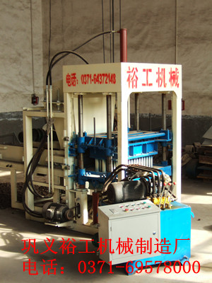供應磚機設備；裕工大型水泥磚機暢銷國外YG