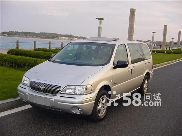 祥達(dá)82605552提供價(jià)優(yōu)車靚中港租車，主營(yíng)深港租車、香港到東莞厚街租車