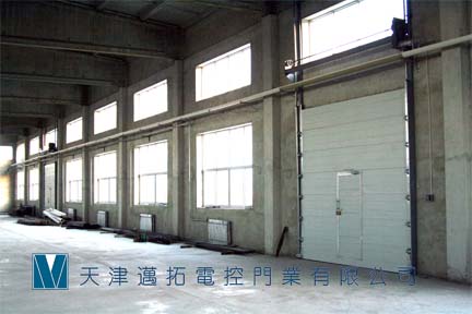 自動感應門天津電動翻板門電機，電動滑升門電機，天津工業(yè)滑升門電機工業(yè)提升門