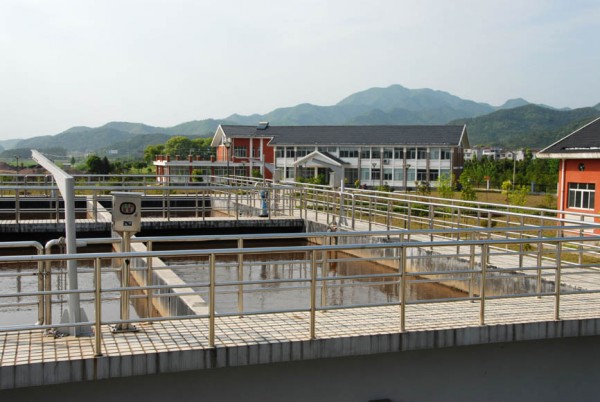 北京農(nóng)村生活垃圾處理設(shè)備感恩節(jié)團(tuán)購(gòu)價(jià)格，天成正博垃圾焚燒爐感恩節(jié)tj優(yōu)惠{qg}中，天成正博