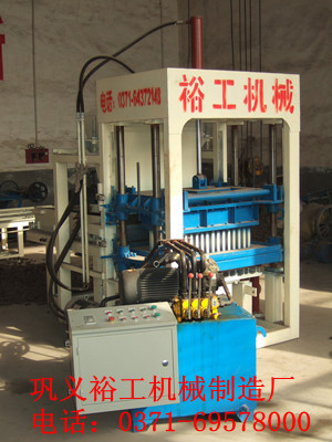 買大型水泥砌塊磚機(jī)請(qǐng)到鄭州裕工；濟(jì)南全套水泥砌塊機(jī)供應(yīng)
