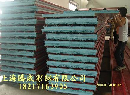 綠色彩鋼夾芯板   彩鋼夾芯板生產(chǎn)線