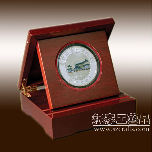 深圳銀泰湖南銀泰工藝品廠家，制作各種獎(jiǎng)?wù)?，勛?徽章|胸章|工藝品有限公司