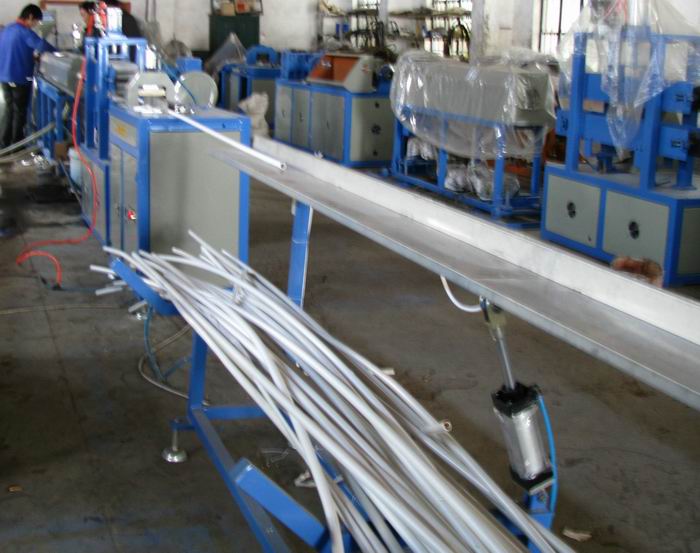 青島海天一塑膠機械---供應(yīng)多種型號塑料破碎機，塑料機械