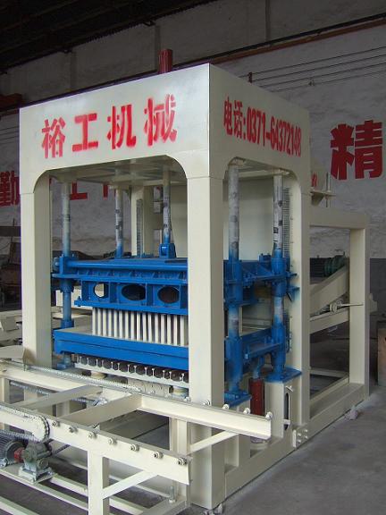 大新投資水泥砌塊機成本低|水泥砌塊機應用范圍