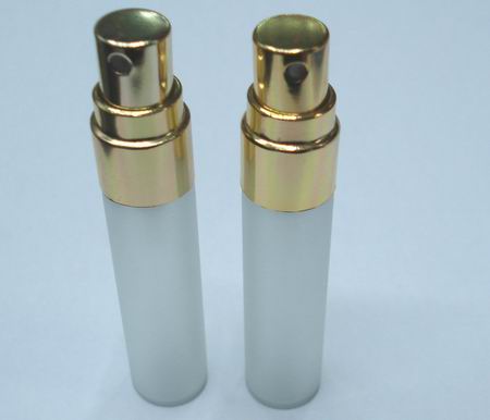 銷售動(dòng)物形狀玻璃瓶，大中小魚形玻璃瓶，熊貓形瓶，龜形瓶，8ml小方瓶