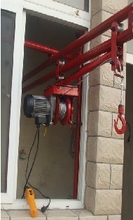 煙臺(tái)市澳普起重工具 供應(yīng)春之雨室外建筑吊運(yùn)機(jī)\春之雨雙柱旋臂式小吊機(jī)
