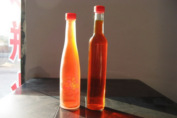 專業(yè)銷售玻璃瓶，30ml小拉連瓶，帶把玻璃瓶，汽車香水玻璃瓶廠