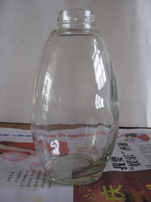 生產化妝品玻璃瓶，紅花油玻璃瓶，大號花露水玻璃瓶，食用調味瓶，醬油瓶
