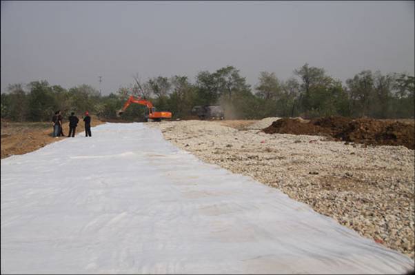 德州東方土工材料公司長期供應(yīng)質(zhì)優(yōu)價廉的防水毯，膨潤土防水毯
