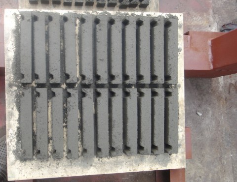 建筑節(jié)能水泥墊塊機設(shè)備價格|華陽建筑指定水泥墊塊機專業(yè)廠家