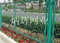 佛山篩網廠供應鋼板網護欄 菱形孔護欄 高速公路隔離柵