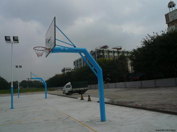 供應(yīng)籃球板；標(biāo)準(zhǔn)規(guī)格籃球板；鋼化籃球板；柏克籃球板；盡在中山柏克體育