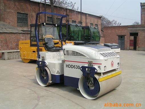 壓路機鏈輪,壓路機振動泵,供應靜輦壓路機鏈條,洛陽萬通壓路機