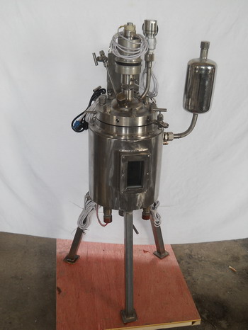 制造催化加氫反應釜，專業生產廠家{sx}威海環宇化機