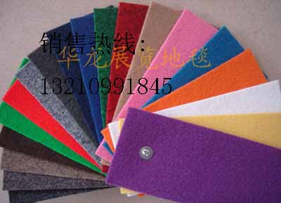 北京展覽地毯價(jià)格低/覆膜展覽地毯/條紋地毯/拉絨地毯