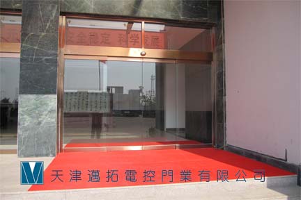 天津快卷門批發(fā)天津電動感應門，電動平滑門天津自動感應門