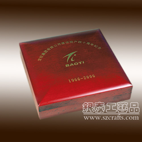 深圳銀泰湖南銀泰工藝品廠家，制作各種獎章，紀念章，徽章，胸章工藝品有限公司