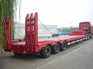 供應(yīng)倉柵式半掛車，全國省油{dy}