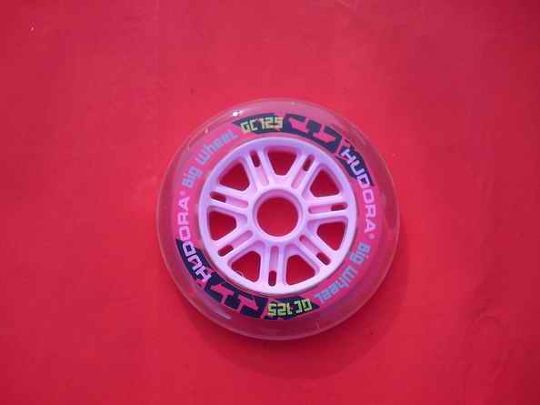 四馬注塑加工滑板塑膠輪，溜冰鞋輪，兒童自行車輪子，供應(yīng)塑膠輪