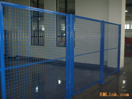 供應(yīng)折彎護(hù)欄網(wǎng)，三角折彎網(wǎng) 河北友良護(hù)欄