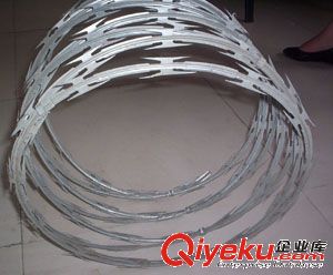 供應(yīng)；南昌刺鋼絲隔離柵，焊接網(wǎng)隔離柵原始圖片3