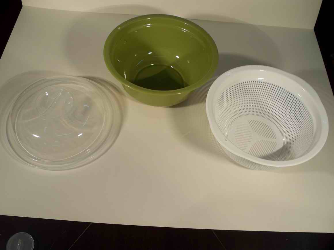 供應(yīng)塑膠水杯，塑膠飯盒，深圳四馬塑膠模具廠供應(yīng)塑膠制品