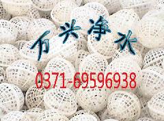 鞏義萬興凈水材料廠 生產(chǎn)纖維球保質(zhì)保量，價格低廉歡迎選購