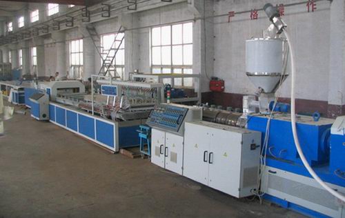 青島鋁塑復(fù)合管生產(chǎn)設(shè)備廠家，源宏源塑機(jī)自動(dòng)化程度高！