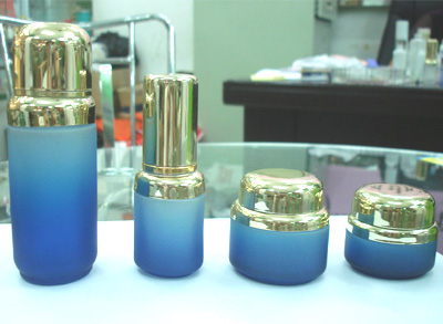 銷(xiāo)售玻璃儀器，實(shí)驗(yàn)室量筒，滴管，三角燒杯，酒精燈玻璃瓶