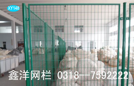 供應(yīng)包頭鋼絲隔離網(wǎng),鋼絲護(hù)欄網(wǎng) 鑫洋護(hù)欄