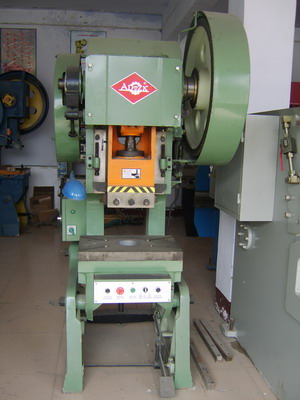 鄭州艾頓供應(yīng)鄭州艾頓|國(guó)標(biāo)沖床13083716222|J23沖床|直銷(xiāo)山東沖床|