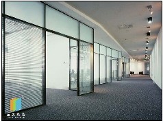 找辦公室隔斷裝修？{sx}佛山市永鏘鋁質(zhì)裝飾工程有限公司