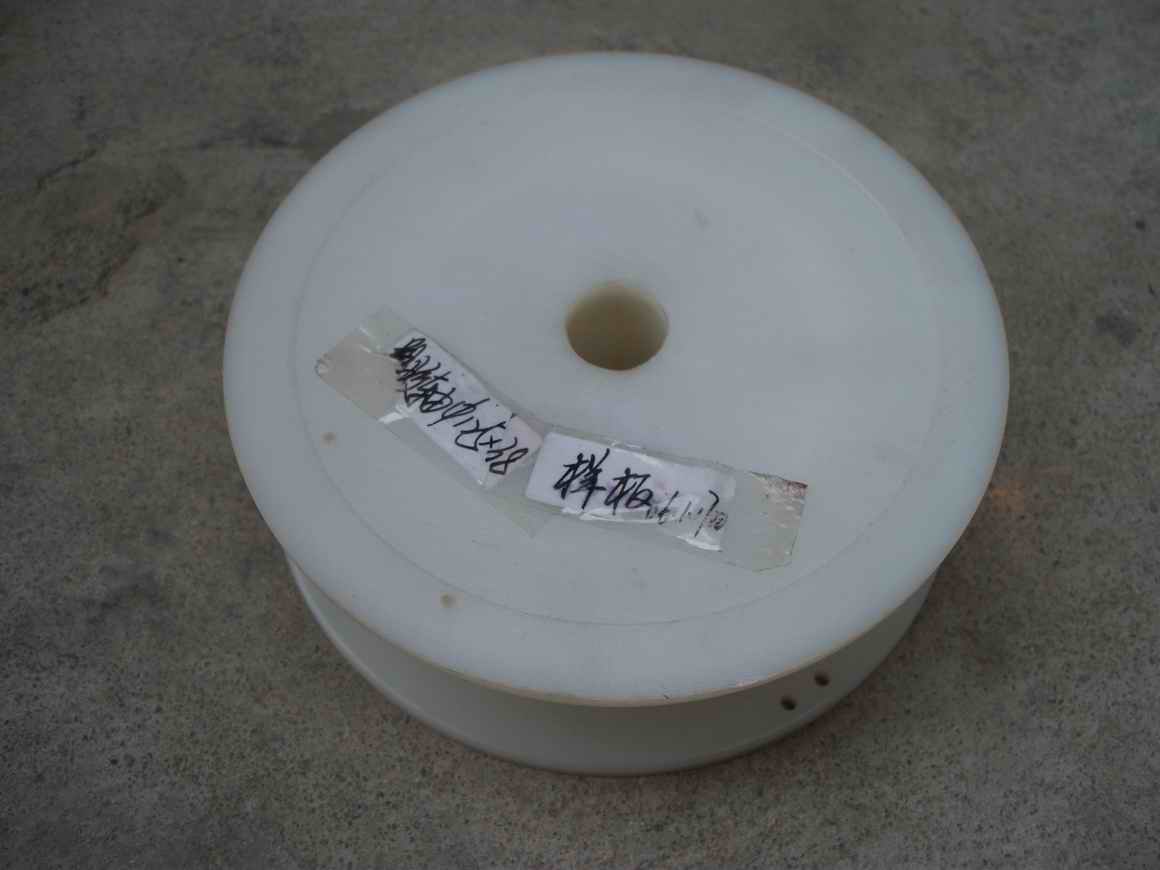 供應(yīng)螺絲包膠，螺絲桿塑膠包膠，深圳四馬供應(yīng)螺絲塑膠包膠