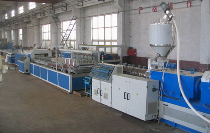 中國{zh0}的PVC扣板生產(chǎn)線廠家， 源宏源塑機(jī)，高品質(zhì)低價(jià)格！