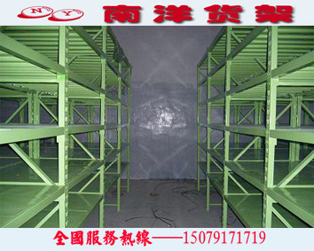 哎呀呀貨架柜{zd1}價格是多少，哎呀呀飾品展示柜廠家